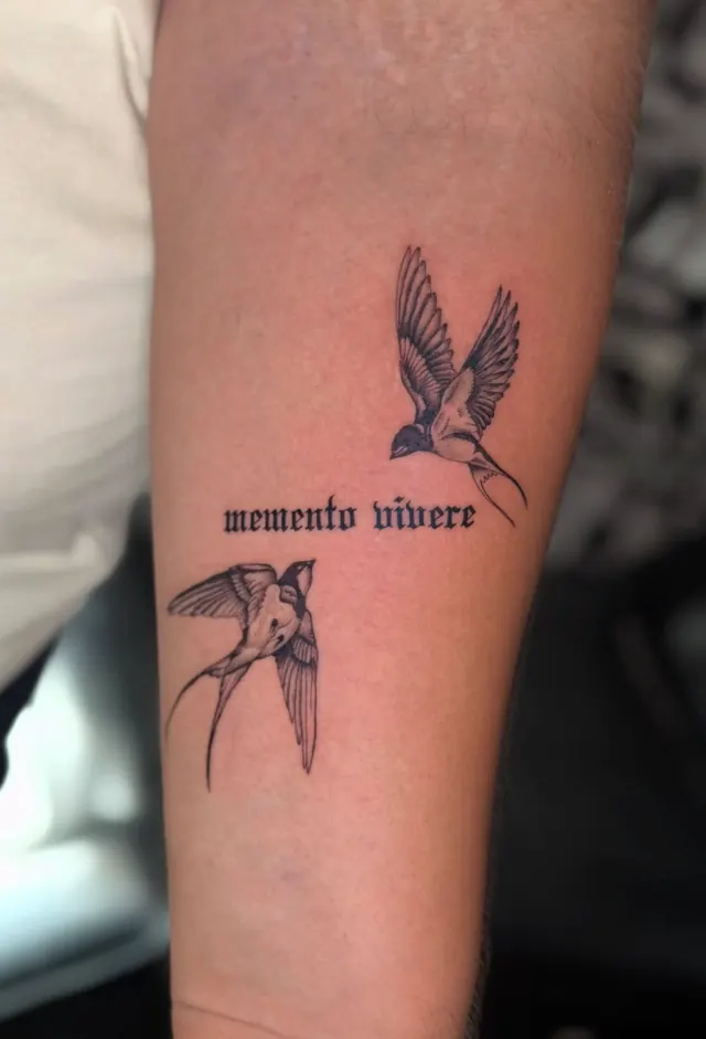 Two swallows with “memento vivere” script
